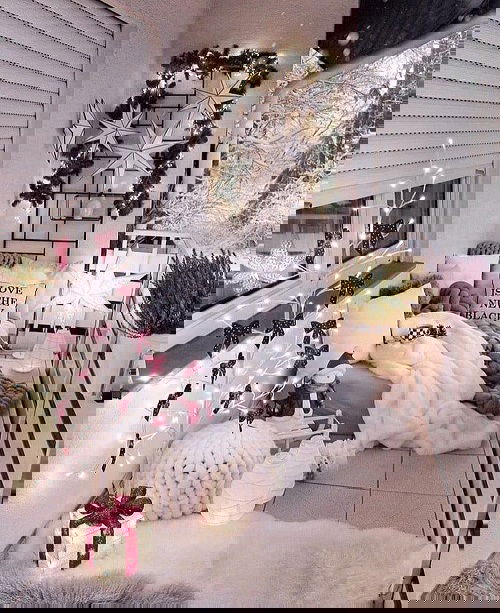 Vine Garland in White in balcony