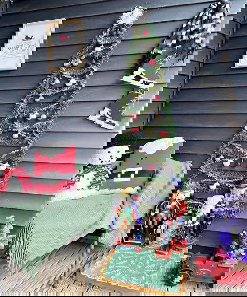 Christmas Wall Art in balcony